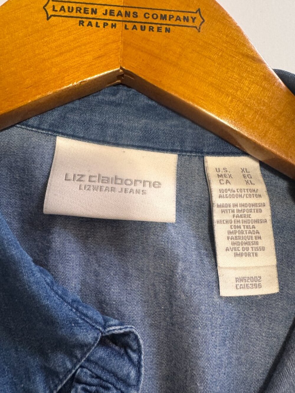 Liz Claiborne LizWear Chambray Hidden Button Ruched Shirt Women's XL Blue - Picture 5 of 10